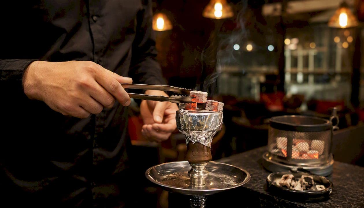 The Charcoal Shisha Method: What Lounge Guests Should Know