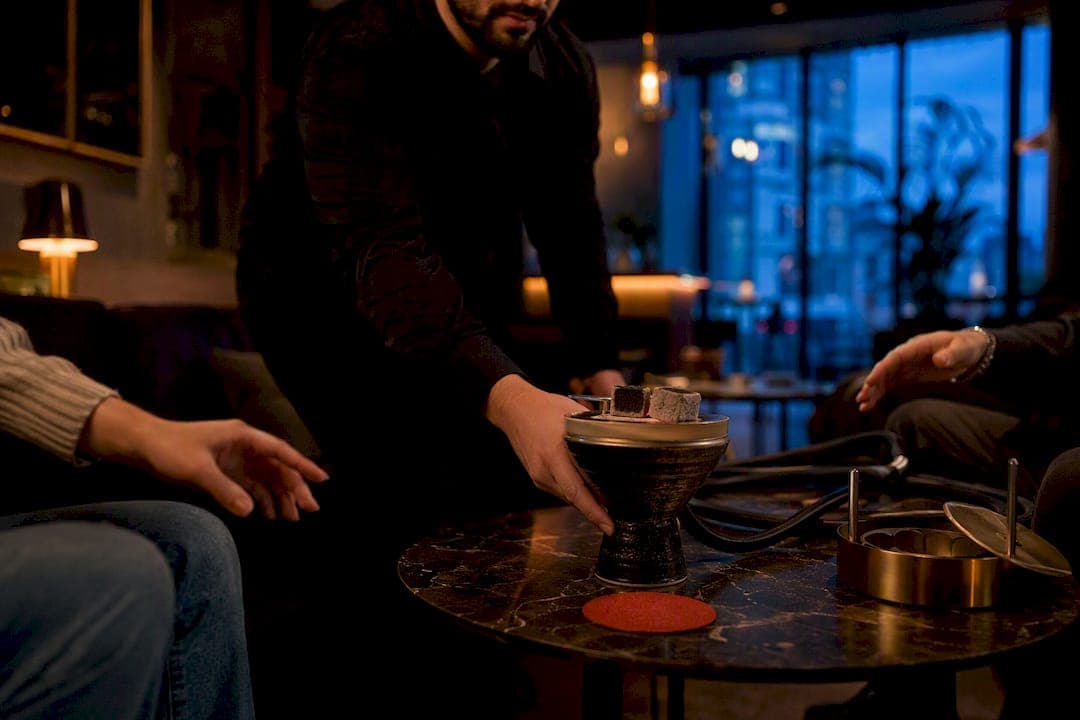 Book 45–90 Minute Herbal Shisha Sessions in Amsterdam: What to Ask