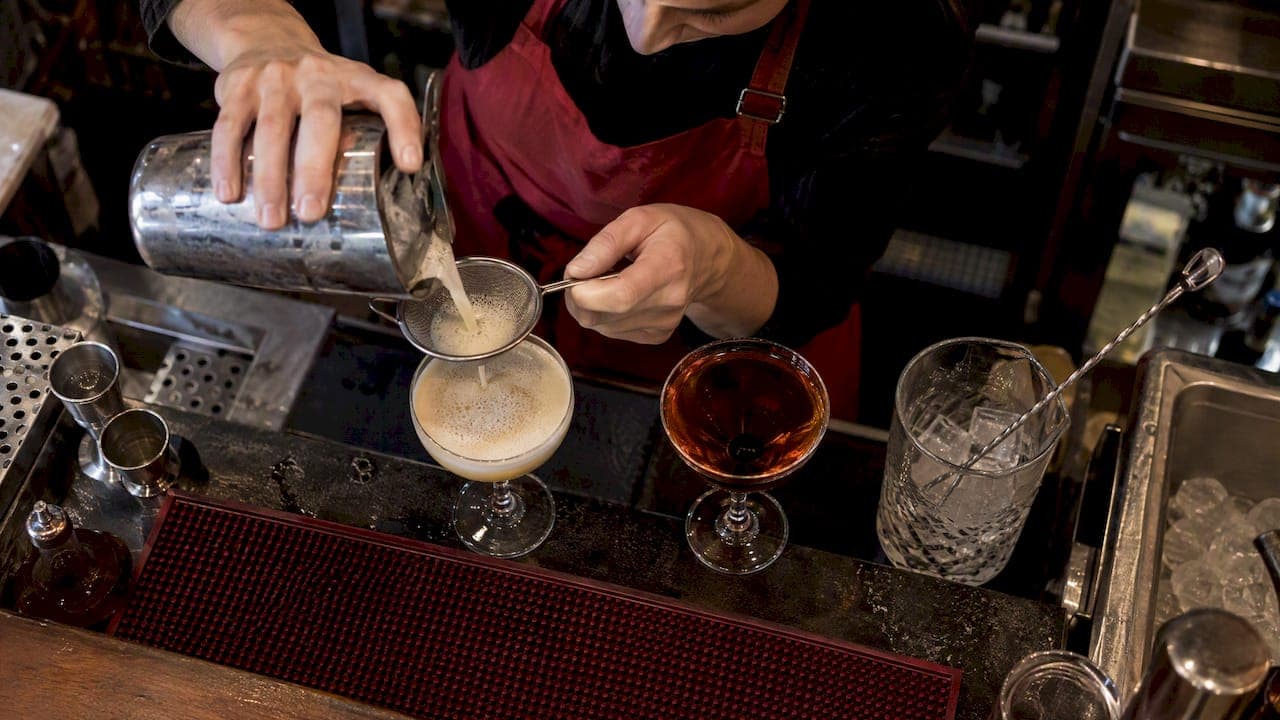 Shaken vs Stirred: Home Bartenders Test Both at Big Shots Amsterdam